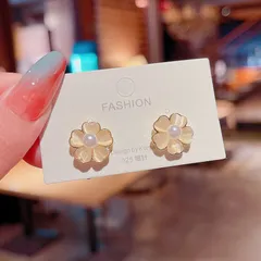 フラワーピアス　パールピアス　両耳用　花　シンプル　かわいい　キラキラ　おしゃれ　韓国風　上品　パーティー　結婚式　デート　お出かけ　カジュアル　フォーマル　ファッション小物