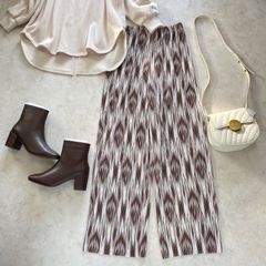 ぼかしエスニック柄プリーツワイドパンツ　モカブラウン系　クジャク柄　韓国服