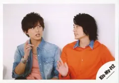 【中古】生写真(ジャニーズ) Kis-My-Ft2/藤ヶ谷太輔・横尾 渉/横型・上半身・横尾が顔右向き/17夏 コンサートパンフ＆グッツ撮影オフショット/公式生写真