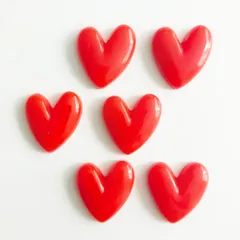 大きめカボション ハート型27mm 6個入 レッド [№ 108RD] アクリル 立体 軽量 貼り付け デコパーツ レジン アクセサリー ハンドメイド資材 パーツ屋