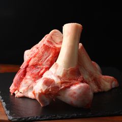 ミルクフェッド仔牛の骨 1kg以上〜1.8Kg （骨髄入り） スープの出汁などに