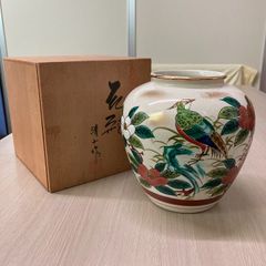 共箱・作札付】九谷焼 陶勝作 花瓶 高さ25㎝ 胴径22㎝ 金彩 孔雀牡丹図