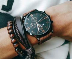 ビジネスとカジュアルな　時計とブレスレットの4点セット　ギフト　プレゼント
