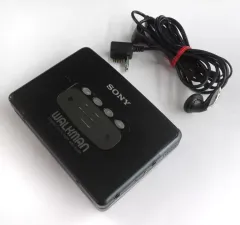 薄丈夫でシンプル！SONY WM-EX811 カセットプレーヤー可動品ブラックM SONY(ソニー)【WM-EX811／WM-EX511】カセットプレーヤー - 中古