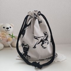 ハンドメイド　コップ袋　【モノトーンダイナソー】裏地付きお名前書くだけコップ袋　#ハンドメイド　#コップ袋　#男の子　#恐竜　#入園準備　#入園セット　#入園グッズ　#入園入学　#通園グッズ　#モノトーン　#巾着　#コットン