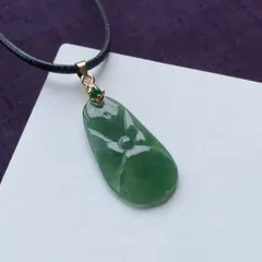 翡翠　天然石　翡翠ペンダント 翡翠ネックレス　ペンダント　ネックレス  （太陽の花） 本翡翠