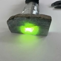 【E30606】 ビルマヒスイ 翡翠 ヒスイ ひすい ビルマ ミャンマー 天然石 鉱物 原石 パワーストーン