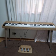 不動品　Donner 電子ピアノ 88鍵盤 でんしぴあの ベロシティセンシティブ鍵盤 タッチ MIDI 3本ペダル スタンド アダプター付 温かみを感じる木製 初心者 コンパクト オーク調 DDP-60
