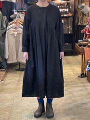 ワンピース 混麻 裾刺繍 黒 アイボリー 大人コーデ サイドポケット 着丈約120㎝