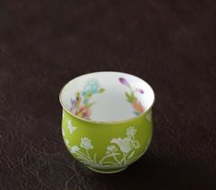 景徳鎮製　中国茶器　茶道具　堆花の牡丹の茶杯　一つ