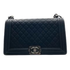 シャネル(CHANEL)  ボーイシャネル チェーンショルダー 黒 キャビアスキン アンティークシルバー金具 A92193 23番 中古 レディース ショルダーバッグ