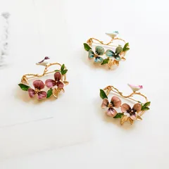 花と小鳥のエナメルブローチ【パープル】【ブルー】【ピンク】／グリーンかわいいパンジービオラ