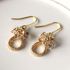 ハンドメイドピアス　ガラスのしずく　A-001