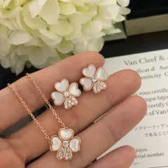 Van Cleef & Arpels VCA ヴァンクリーフアンドアーペル シングルフラワー イヤリング ? 18K ゴールド ホワイト マザーオブパール 四つ葉のクローバー ネックレス｜本日限定特価｜新品未使用-WTO輸入1