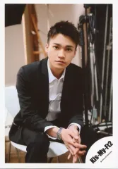 【中古】生写真(ジャニーズ) Kis-My-Ft2/二階堂高嗣/膝上・椅子座り・衣装白黒・両肘膝/17夏 コンサートパンフ＆グッツ撮影オフショット/公式生写真