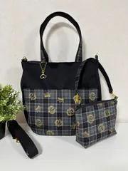 【裁縫ストア・ボヌール】大人かわいい　タータンチェック柄/ブラック　オックス生地　デニム生地／黒色　丸底トートバック　ポーチ　ポケットいっぱい　ショルダーバッグ　ハンドバッグ　ハンドメイド　ショルダーストラップ付き　ゴージャス / №500-301