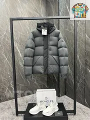 MONCLERモンクレール 灰色の短い男性｜本日限定特価｜新品未使用-WTO店名をご確認ください