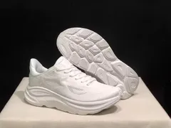 Hoka ホカオネオネ クリフトン10 CLIFTON10 軽量 ロートップ アウトドア トレイル ランニングシューズ ホワイト スニーカー 送料無料
