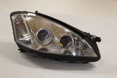 Mercedes Benz W221前期　バイキセノンヘッドライト(右側)
