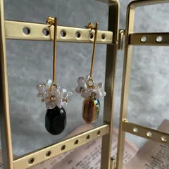 特別価格♡ 揺れる　大ぶり　母の日　七色に輝くストーン　お花　パール　春　ピアス