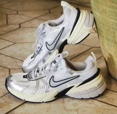 即日発送　NIKE V2K RUN ナイキ ウィメンズ ラン　FD0736-100