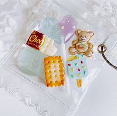 ブルー系　キャンディーバッグのバッグチャーム　フェイクスイーツ   スイーツデコ