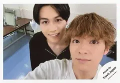 【中古】生写真(ジャニーズ) Travis Japan/松田元太・松倉海斗/横型・バストアップ・顔アップ・衣装白・右手前松倉/スペシャルセルフィー企画 第1弾 Travis Japan