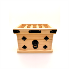 貯金箱　黒金具桧