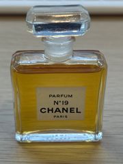 CHANEL（シャネル）　香水　No19　パルファム　14ml