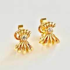 ニナリッチ　デザインイヤリング　ゴールドカラー