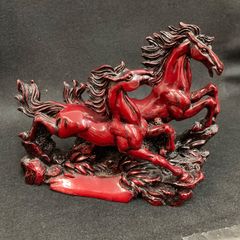 赤い馬の彫刻 木製？ 置物 幅約21cm 高さ約18cm 開運 風水