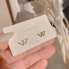 ゴールド ダブルV 針S925 韓国 ユニークなW ピアス 彫刻 デザイン