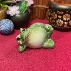 天然石】岫玉のカエルの置物 - メルカリ