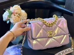 【今日特価！】Chanel 19 ミニ ラムスキン 見事なパールグラデーション 送料無料！在庫限定のお得な価格です！