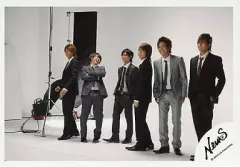 【中古】生写真(男性) NEWS/集合(6人)/横型・全身・スーツ・目線左・笑顔/公式生写真