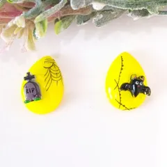 no.68　レジン　しずく型　ハロウィン　光る黄色　個性的　ピアス　イヤリング　ハンドメイド