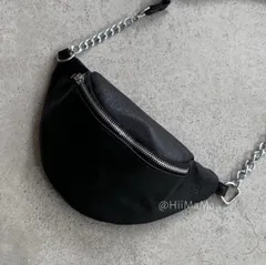 新品 ❣️チェーンボディバッグ レディース メンズ 兼用 プチプラ モノトーン 黒 フェイクレザー コスパ 軽量 大容量 お洒落 シンプル モード モノクロ 男女兼用