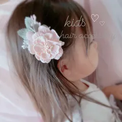 お花の髪飾り ♡ ヘアアクセサリーのサムネイル