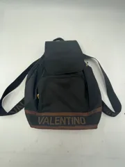 【美品】VALENTINO リュック ロゴ刺繍 ナイロン ミニバッグ BC30 90s GIANNI VALENTINO Tシャツ。 黒×黒刺繍。 ギリあり寄りの