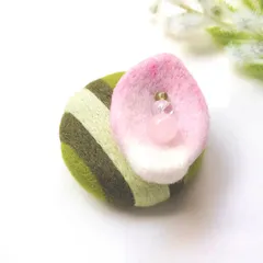 【一点もの】凛 抹茶色｜蓮の花びらブローチ