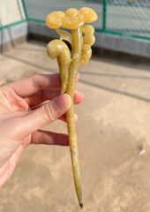 天然岫岩玉 山水風景 彫りペンダン 花玉 精工彫刻 - メルカリ