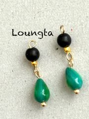 2874グリーンシェルとブラックガラスビーズの軽いピアス 樹脂ピアス