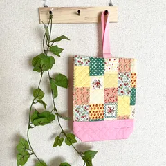 シューズバッグ　ハンドメイド　キルティング　イチゴ柄　ドット　上靴入れ　通園通学