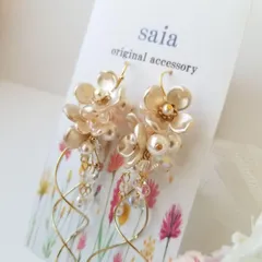 優雅なお花とパールのピアス又はイヤリング p23013　お呼ばれ 披露宴 華やか 前撮り 結婚式 パーティー ウエディング ブライダル フォーマル 成人式 卒業式 入学式 セレモニー パーティー 大人可愛