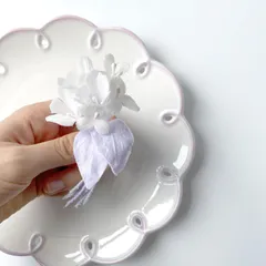 ホワイトパープルのスミレ花束❤︎ 布花ブローチ　一点物　フォーマルコーデ　母の日　ギフト　卒園式　卒業式　入園式　入学式　お呼ばれ　結婚式　コサージュ　北欧風　ナチュラル　小ぶり　シンプル