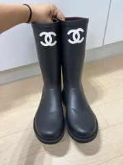 CHANEL シャネル レインブーツ 梅雨でデニムに合わせてもokな