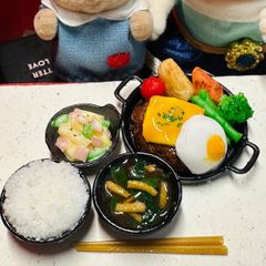 495チーズハンバーグセット⭐️ミニチュアフード　ドールハウス　リカちゃん　シルバニア　樹脂粘土　ねんどろいど　ブライス　フィギュア　ミニチュア　フェイクフード