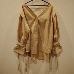 ベージュ　Vネック　長袖