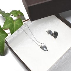 桜の花びら シルバーネックレス＆ピアス 2点セット