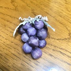 ぶどうサテンブローチ